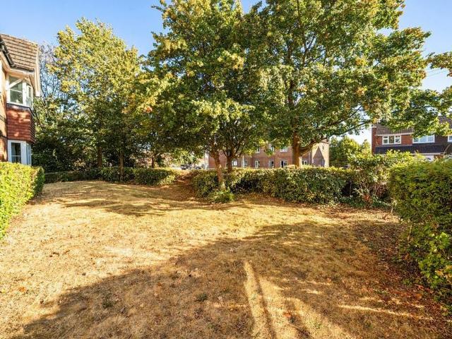 Apartment for rent in Butlocks Heath, Helford