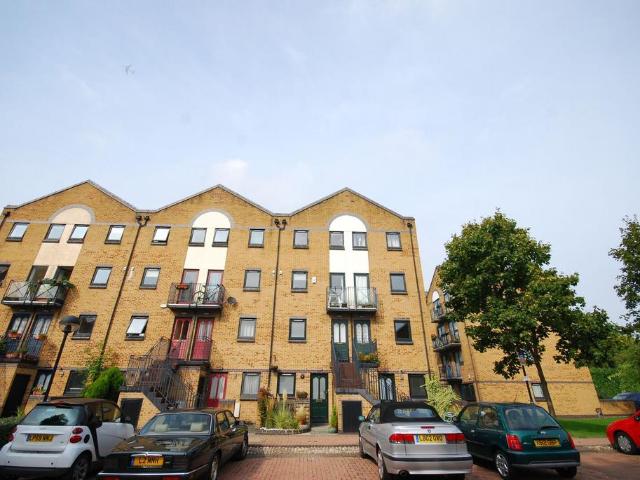 Flat for rent in Isle Of Dogs, Greater London