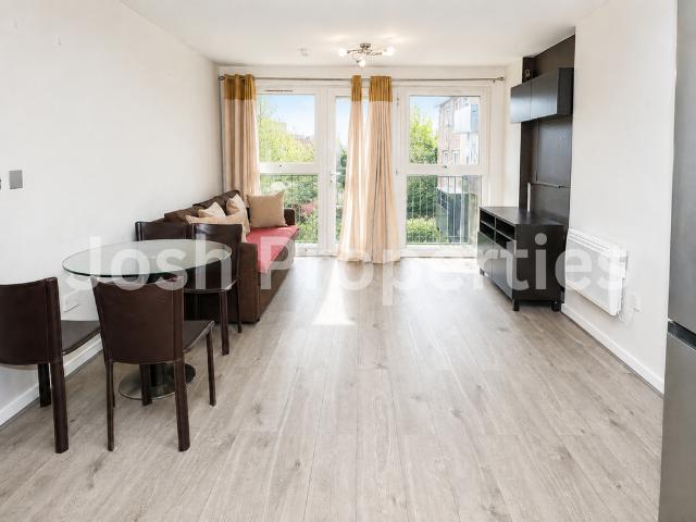 Flat for rent in Newbury Park, Greater London