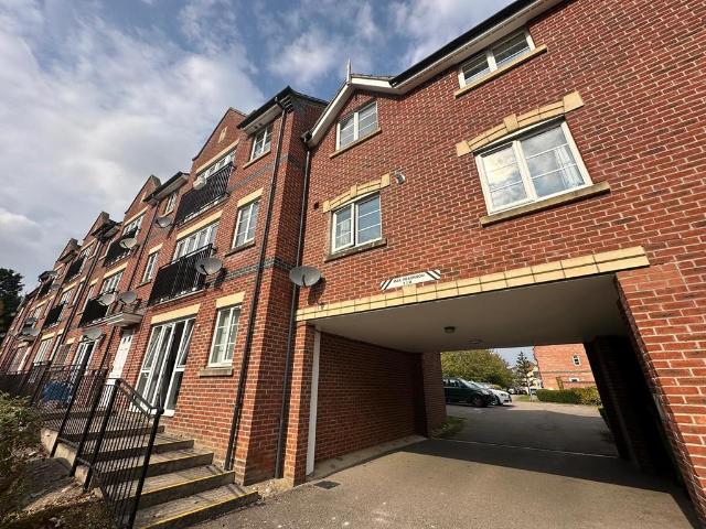 Flat for rent in Grange Park, Northamptonshire