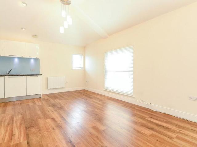 Apartment for rent in St Albans, Five Acres