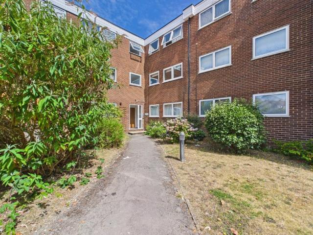 Flat for rent in Woodley