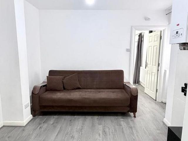 Apartment for rent in Loxford, Seven Kings