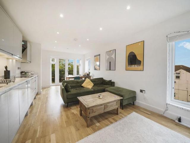 Apartment for rent in London Borough of Croydon, Thornton Heath