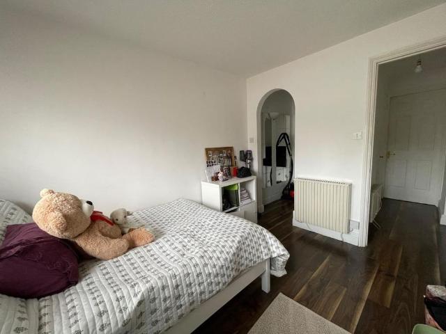 Apartment for rent in Bush Hill Park, Greater London