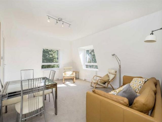 Apartment for rent in Strawberry Hill, Greater London