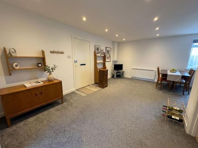Apartment for rent in Longlands, Halfway Street