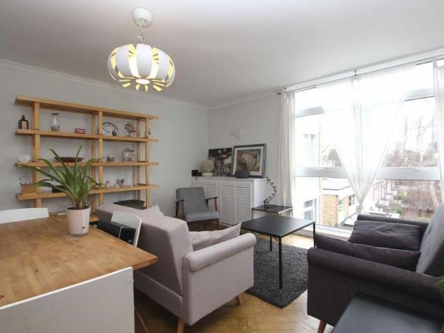 Apartment for rent in Southfields, Greater London