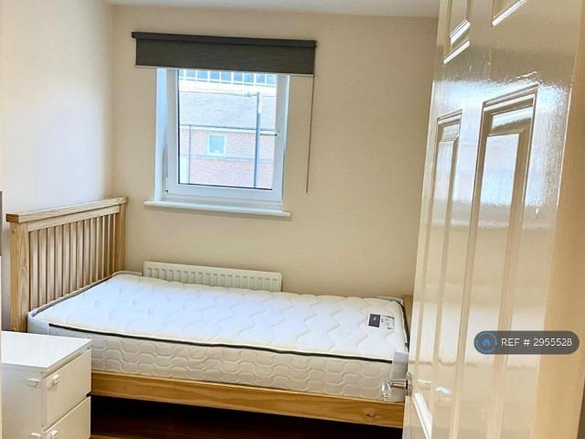 Apartment for rent in Cardiff International Sports Village, Falcon Lodge