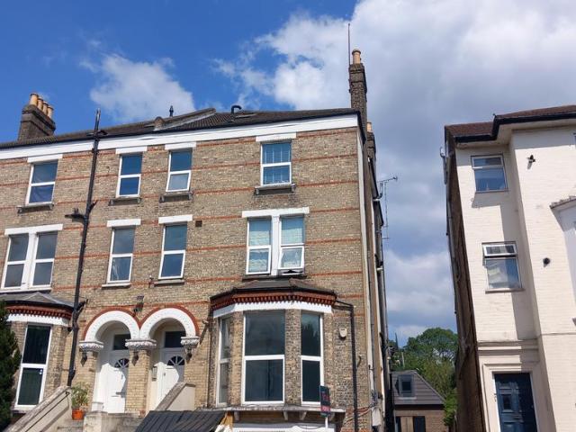 Flat for rent in London Borough of Croydon, Greater London