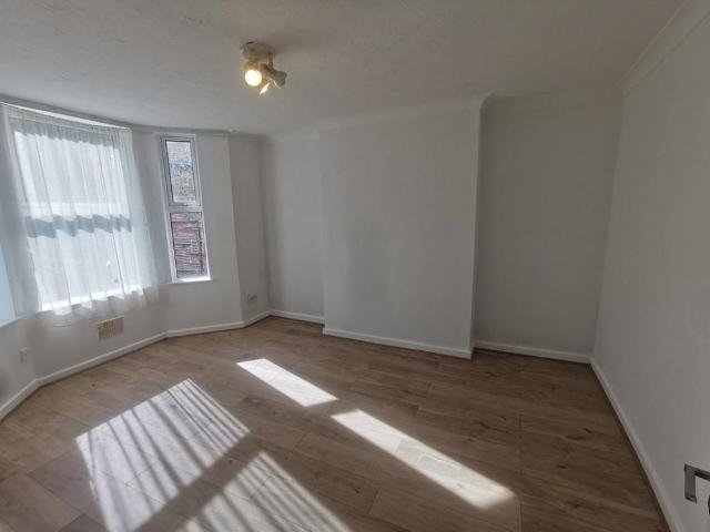 Apartment for rent in Farley Hill, Spring Park