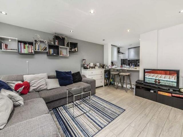 Apartment for rent in Colney Hatch, Isle Of Man