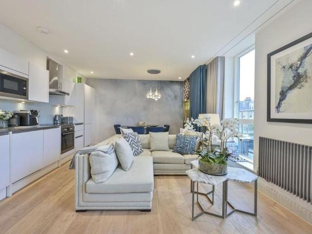 Apartment for rent in London Borough of Merton, Raynes Park
