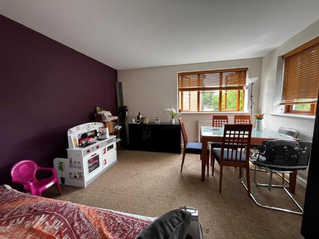 Apartment for rent in Daws Hill, Cressex