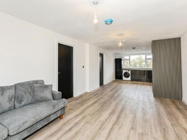 Apartment for rent in Riverdene, Priest Down