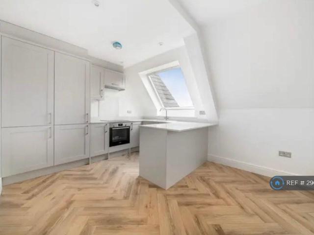 Flat for rent in Jarvis Brook, Cross In Hand