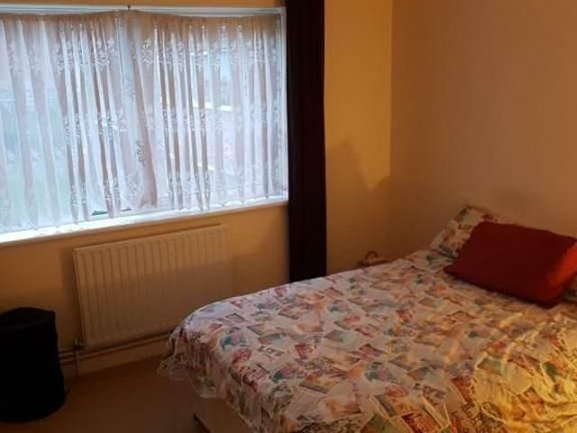 Apartment for rent in Oakwood, Greater London