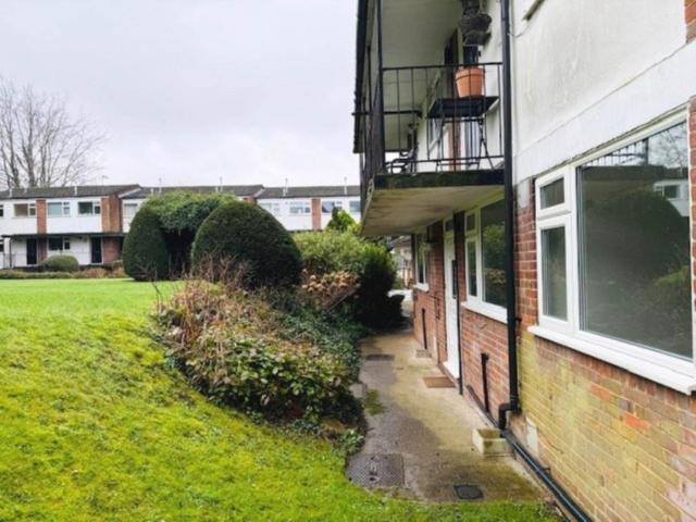 Flat for rent in Totteridge, Cressex