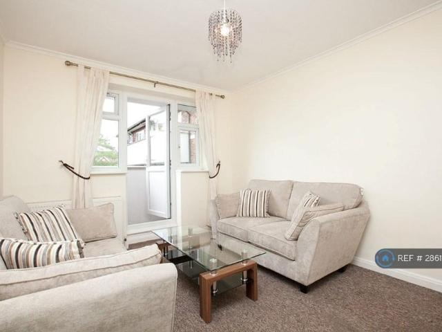 Apartment for rent in Colney Hatch, Greater London
