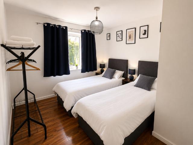 Apartment for rent in Row Town, Surrey