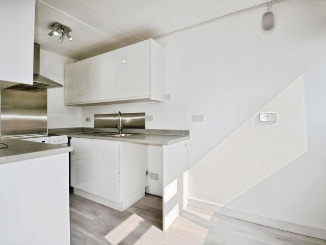 Apartment for rent in Albany Park, Greater London