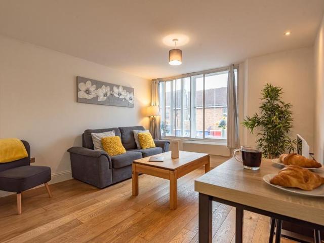 Apartment for rent in Enborne, West Berkshire