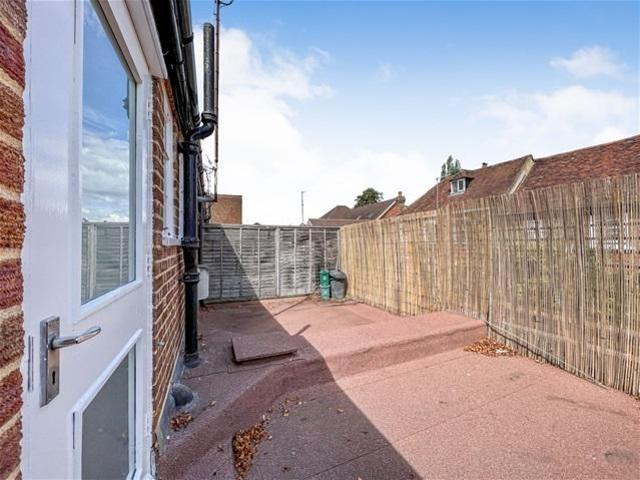 Apartment for rent in Hatching Green, Five Acres