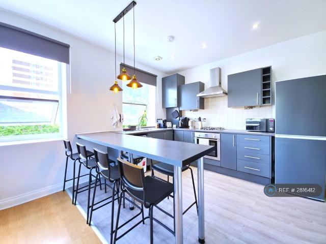Flat for rent in London Borough of Merton, South Wimbledon