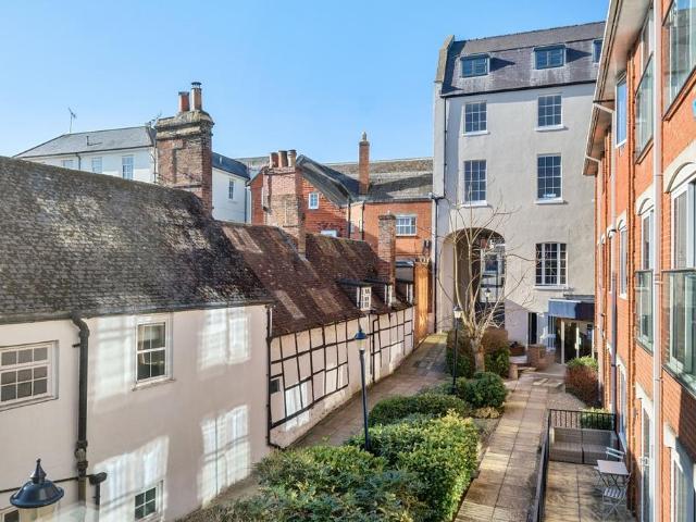 Flat for rent in Marlborough, Easton Royal