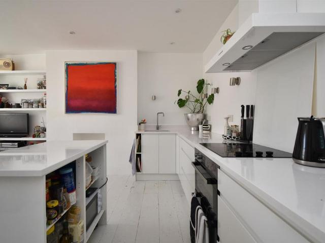 Flat for rent in West Marina, Guestling Green