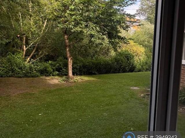 Flat for rent in Pouchen End, Hertfordshire