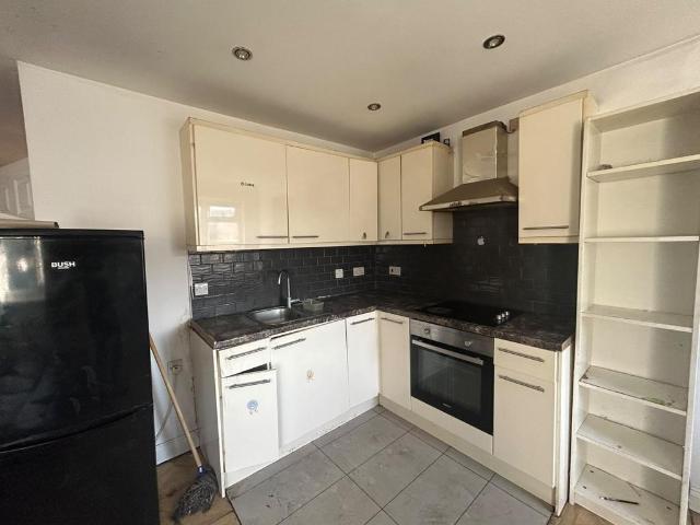 Flat for rent in London Borough of Ealing, Greater London