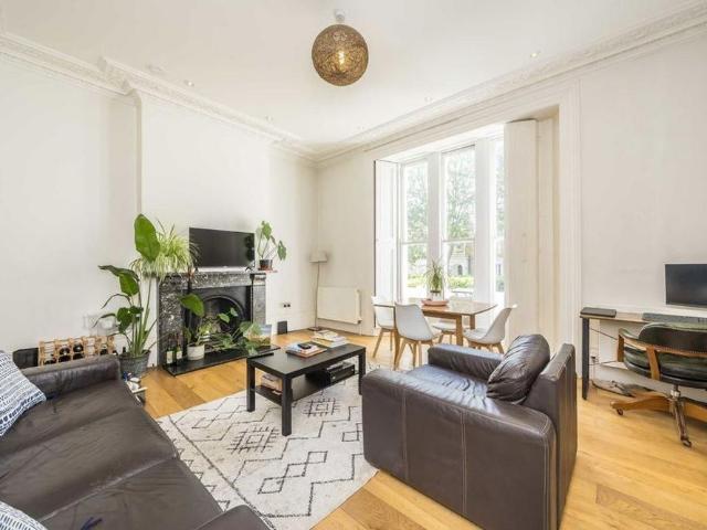 Apartment for rent in Clapham Park, Greater London