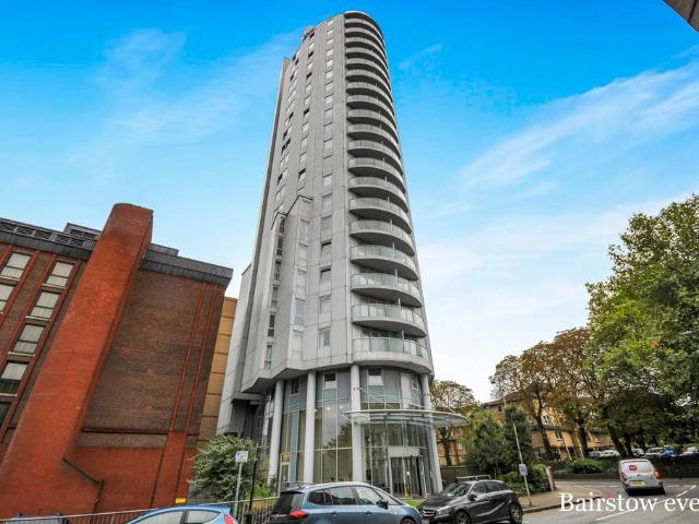 Flat for rent in London Borough of Croydon, Addiscombe