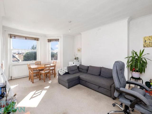 Apartment for rent in Round Hill, Brighton