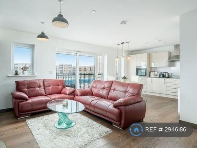 Flat for rent in Roding Riverside, Greater London