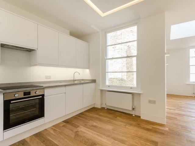 Flat for rent in South Kensington, Greater London