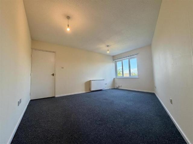 Apartment for rent in Three Lamps Estate, Feckenham