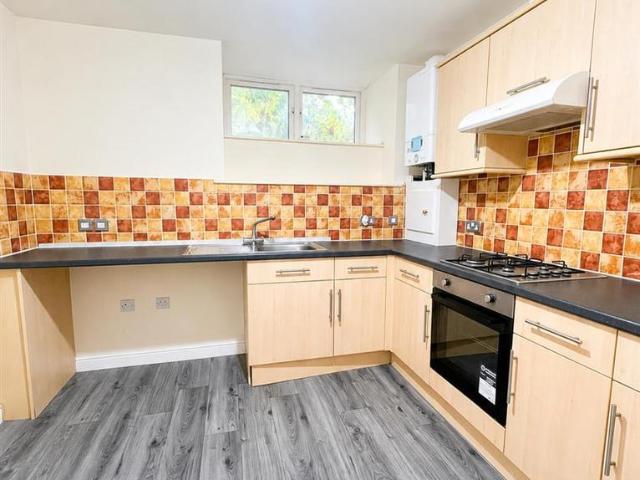 Flat for rent in Longwood, West Yorkshire