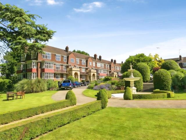 Flat for rent in St Margarets, Greater London