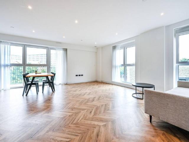 Flat for rent in Kingston Upon Thames, Norbiton