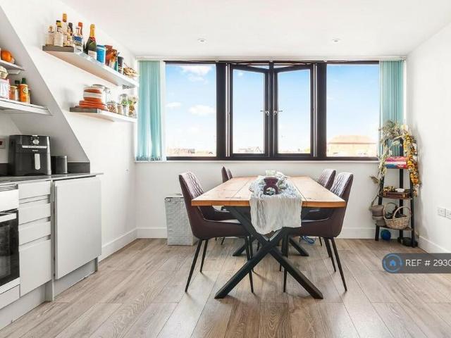 Apartment for rent in Pachesham Park, Surrey