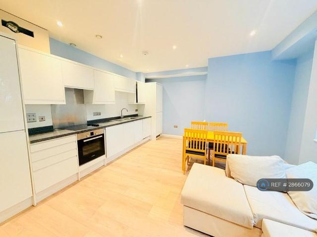 Apartment for rent in Heol-las, Surrey