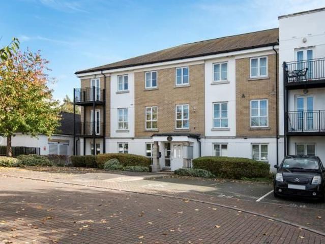 Apartment for rent in Knaphill, Woking