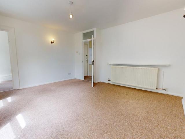 Flat for rent in Aldrington