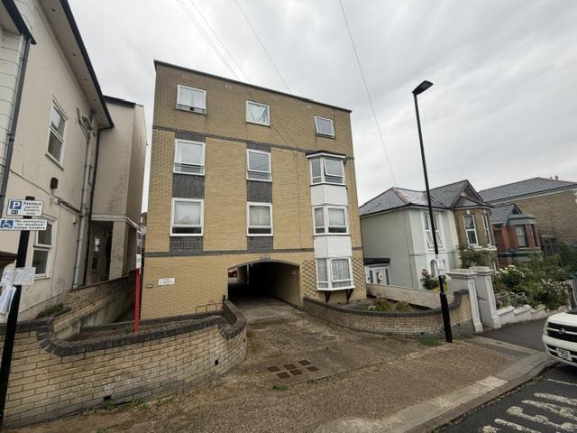 Flat for rent in Weeks, Ryde