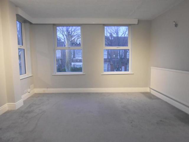 Apartment for rent in Glodwick, Pendock
