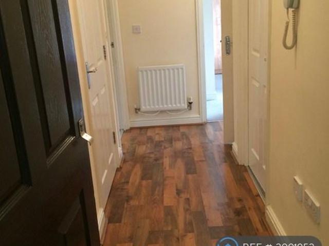 Flat for rent in Seven Kings, Greater London