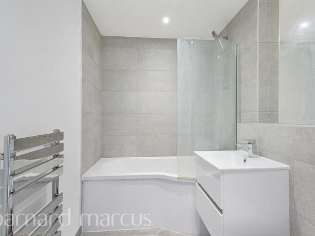 Apartment for rent in London Borough of Ealing, Hanwell