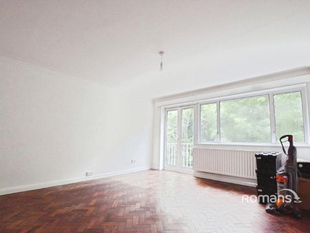 Apartment for rent in Denham, Denham Green